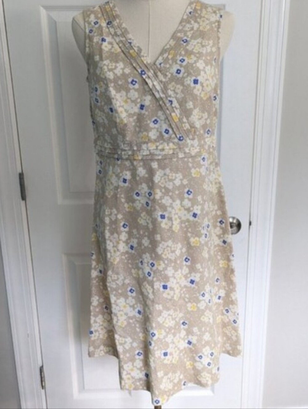 L.L. Bean Sz 10 Beige Floral Sleeveless Linen Cotton Blnd Faux Wrap Floral Dress